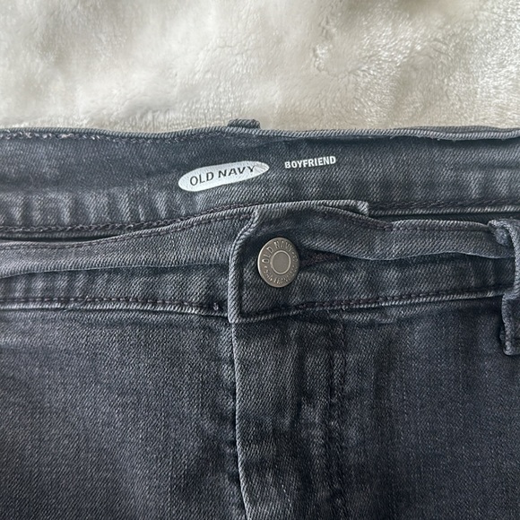 OLD NAVY BOYFRIEND BLACK DISTRESSED DENIM CUTOFF SHORTS. SIZE 16 - Picture 2 of 4